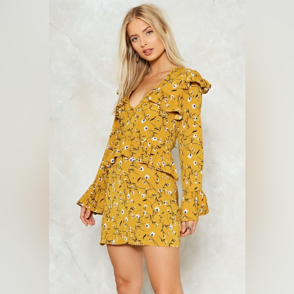 Size 6 Yellow Floral Mod Style Nasty Gal Dress